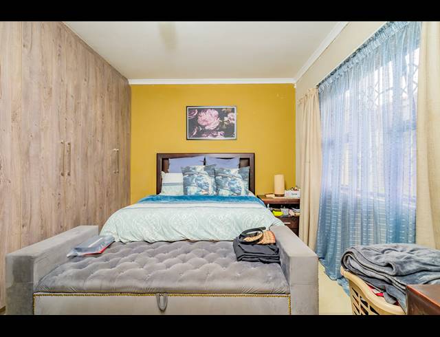 3 BEDROOM SECTIONAL TITLE FOR SALE IN MONTCLAIR